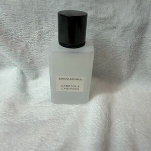Banana Republic Gardenia & Cardamom Fragrance